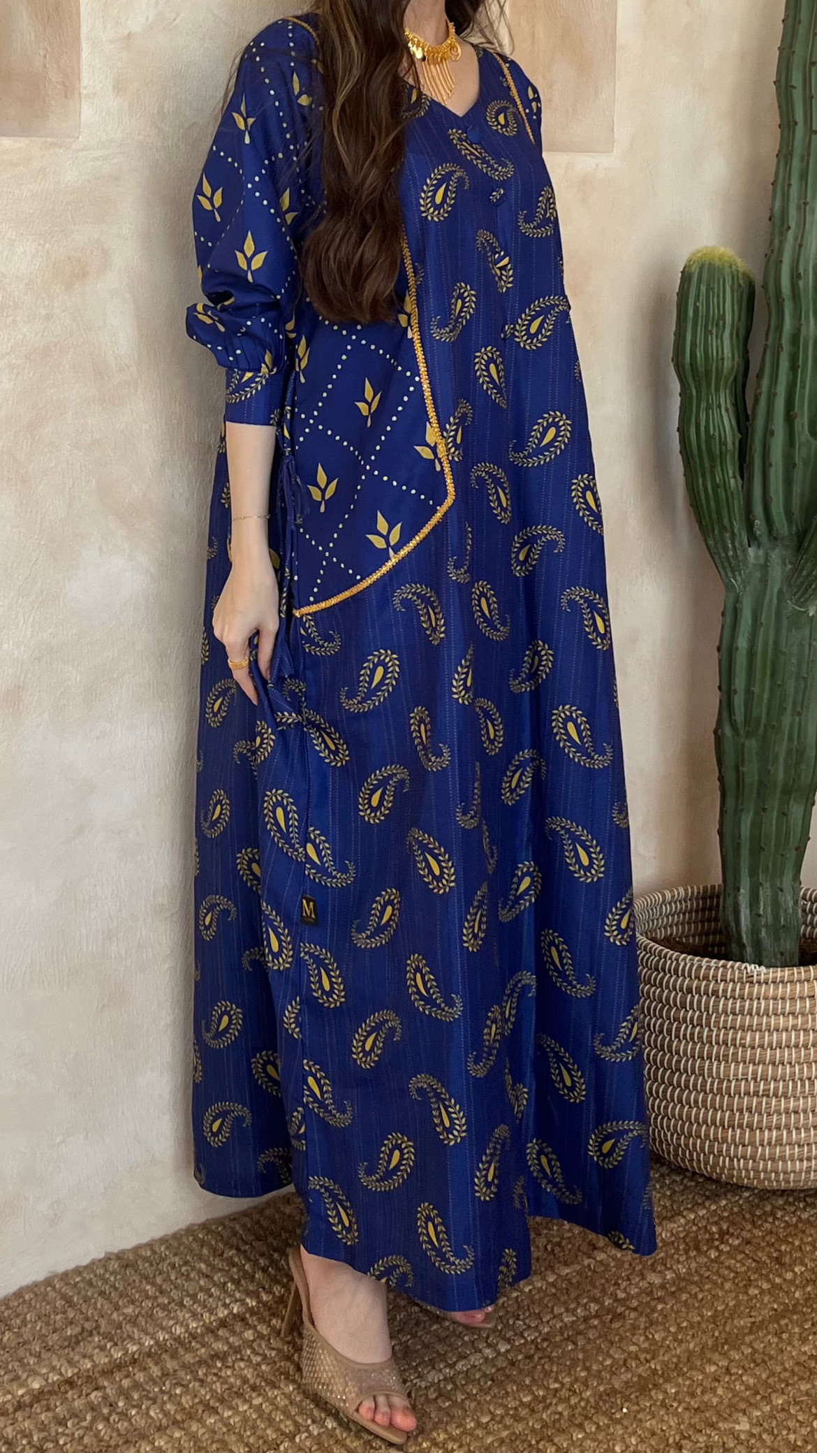 جلابية ميزع الأزرق ودانتيل