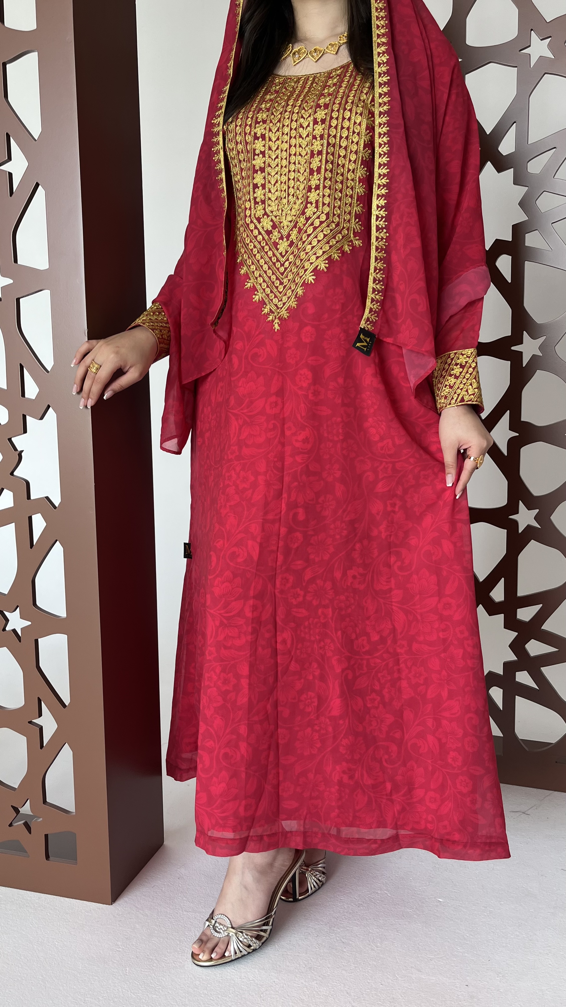 جلابية الحرير الوردي التطريز 