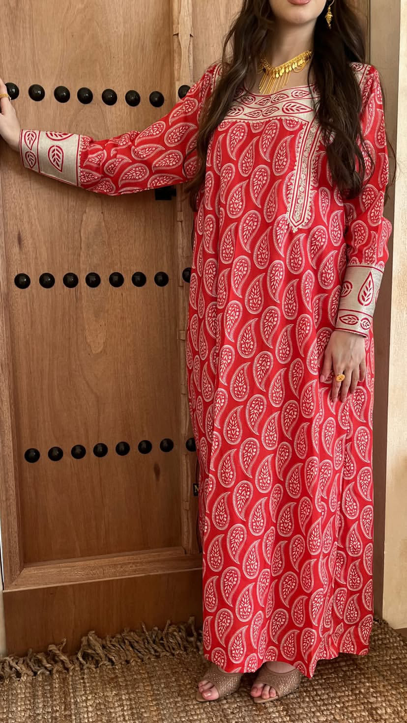 جلابية بو لوزة الأحمر